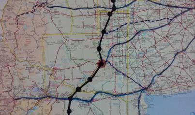 La Estación “Pampeana”, En la provincia de La Pampa, al oeste de General Acha; RN 143, RN 152, 35, RP 11 y RP 9, FC GR Bahía Blanca-Santa Rosa ?Buenos Aires.